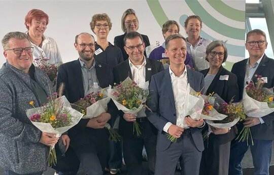 Das neu gewählte DNR-Präsidium: v.l.n.r.: Thomas Schröder, Melanie Grimm, Jan Peters, Martina Schaub, Adrian Johst, Silvie Kreibiehl, Kai Niebert, Felicia Graubner, Carolin Schenuit, Heike Vesper, Jörg-Andreas Krüger Foto: DNR 