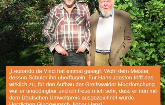 DBU-Umweltpreisgewinner und Stiftungsratsmitglied Hans Joosten mit dem Stifter Michael Succow (c) Michael Succow Stiftung