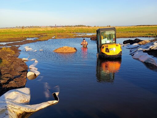 Moor muss nass – Baustelle unter Wasser © Baumdienst Nord 