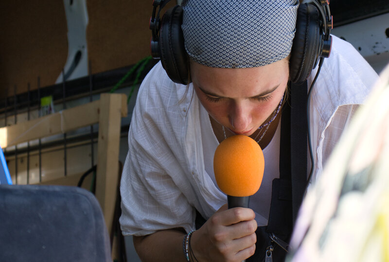 Mit Mic unterwegs für die Jugendklimaredaktion (Foto: T. Otsa) Mit Mic unterwegs für die Jugendklimaredaktion (Foto: T. Otsa)