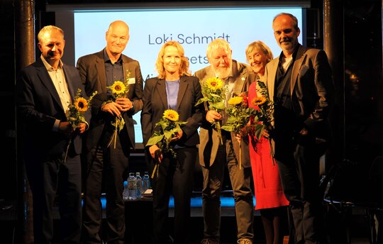 Zwei Naturschutzstiftungen disktutierten mit Steffi Lemke und Jens Kerstan über den Natur- und Klimaschutz und Lothar Frenz sprach über seine Zusammenarbeit mit Loki Schmidt. Christiane Grefe moderierte. Foto: Loki Schmidt Stiftung 