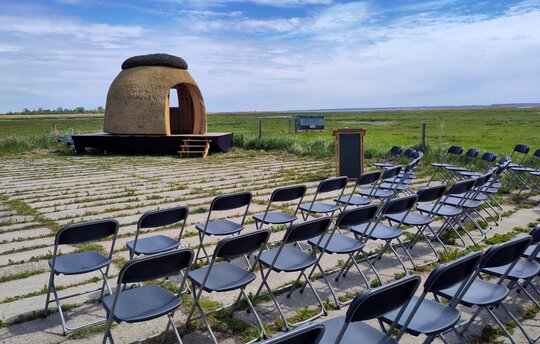 Alles ist vorbereitet. Die Spannung steigt. Nun kann es losgehen. Foto: N. Seifert / Michael Succow Stiftung