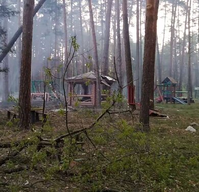 Zerstörtes Jugendcamp im Biosphärenreservat Desna, Ukraine