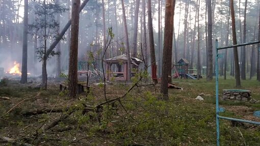 Zerstörtes Jugendcamp im Biosphärenreservat Desna, Ukraine