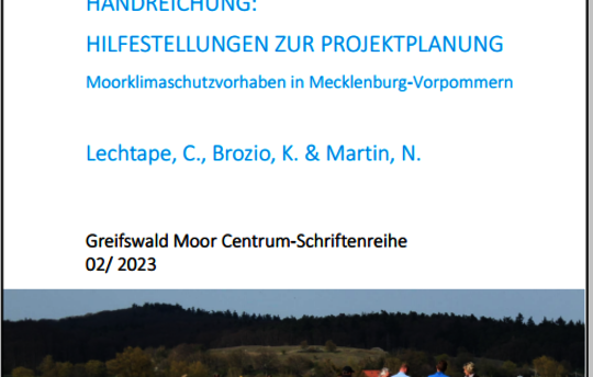 Titelbild der Handreichung "Hilfestellungen zur Projektplanung. Moorklimaschutzvorhaben in Mecklenburg-Vorpommern."