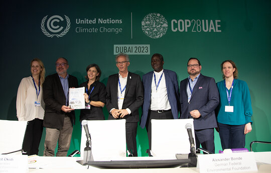 Panelists on 8th December (left to right): Amy Duchelle, Bruno Pozzi, Franziska Tanneberger, Han de Groot,  Alfred Okot Okidi, Alexander Bonde, Femke Tonneijck; Photo: IISD/ENB | Angeles Estrada Vigil