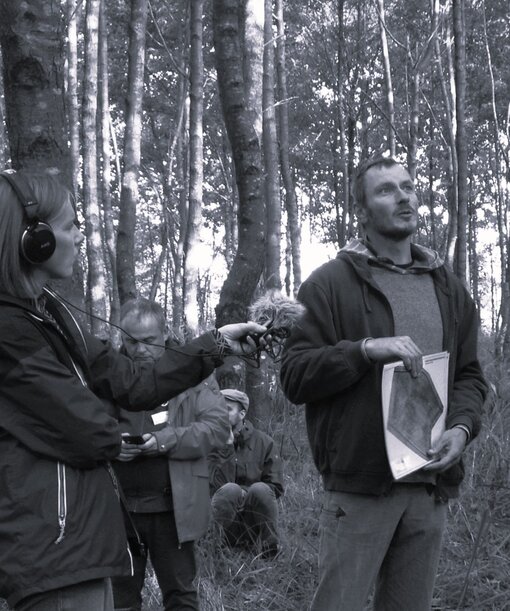 Tobias Scharnweber teilte seine Erfahrungen zum Anbau von Schwarzerle auf wiedervernässten Moorstandorten auf der EUKI Paludiculture Study Tour der Succow Stiftung (Fotoarchiv Succow Stiftung 2022 © A. Haberl). 