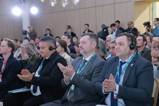 Vladimir Kertiyev, Head of Strategic planning and development department, State enterprise Ohotzooprom, Forestry and Wildlife Committee, Ministry of Ecology and Natural Resources of the Republic of Kazakhstan (in the right), and Vitaliy Gromov, Councilor of GD, Institute of Zoology, Republic of Kazakhstan (in the middle), Rustem Nuryyev, Head of Protected Areas, Ministry of Environmental Protection of Turkmenistan (in the left); Photo credit: Ministry of Ecology, Environmental Protection and Climate Change of Uzbekistan 