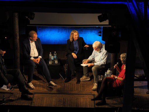 Die Podiumsgäste auf der MS Stubnitz Foto: Loki Schmidt Stiftung