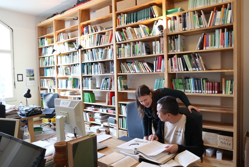 Research in the Succow-library Photo: Michael Succow Stiftung